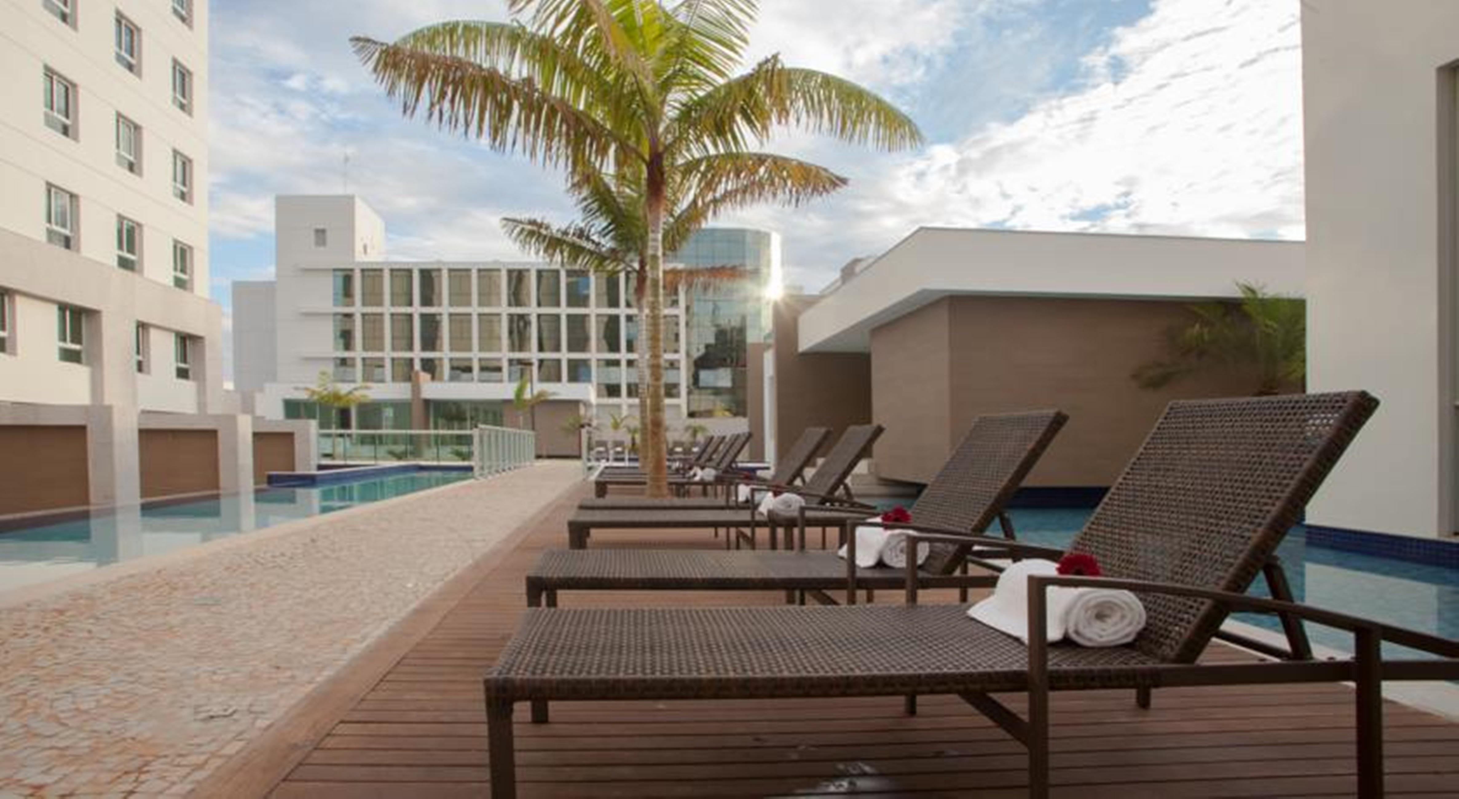 Jade Hotel Brasilia Candangolandia Exterior photo The pool at the hotel